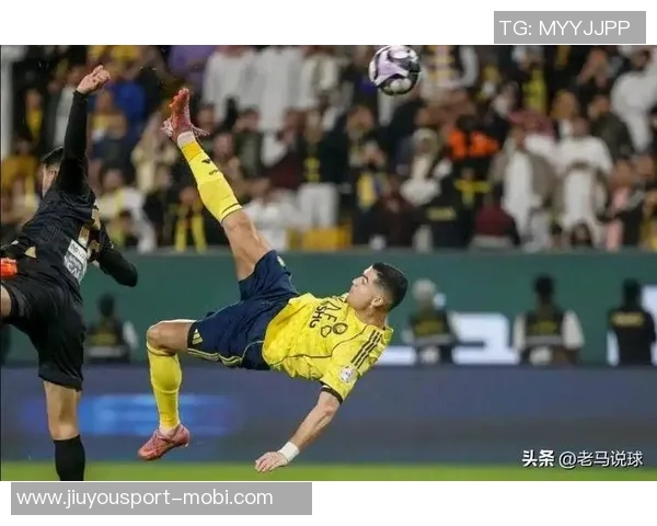 德约赞同C罗追求千球目标的坚定态度与严肃表情